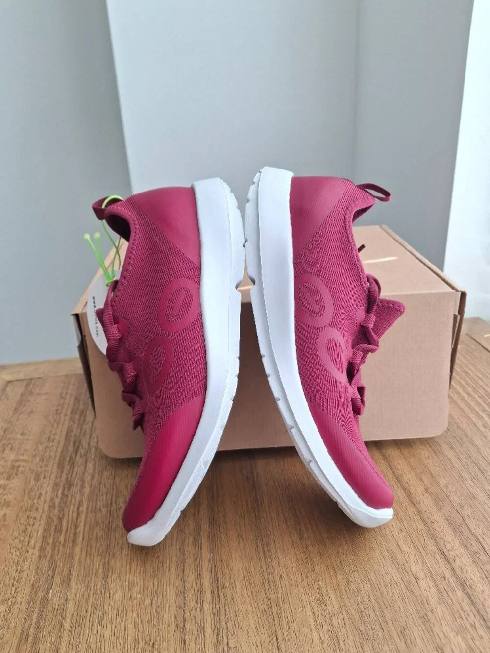 (New) OOFOS –‎ OOmg Sport LS Recovery Shoes (Rosebud) – Women's 8
